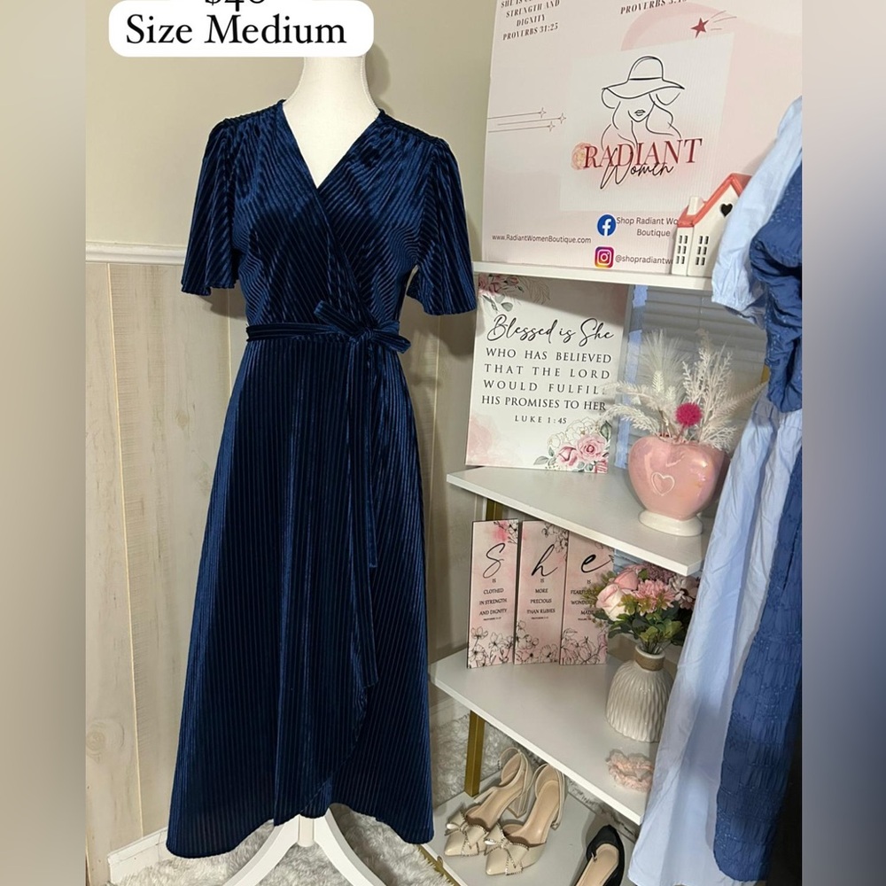 Elegant Navy Blue Wrap Dress - Medium